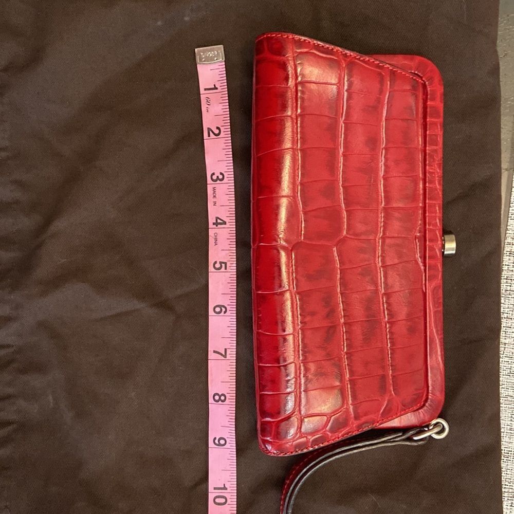 Burberry Vintage clasp wristlet red leather impeccable condition - Picture 9 of 13